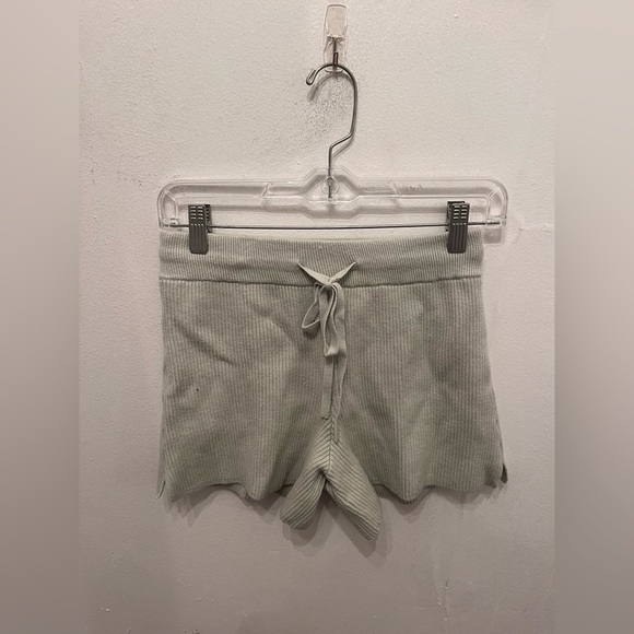 Abercrombie & Fitch XS Knit Short Sage Green Casual - Picture 1 of 3